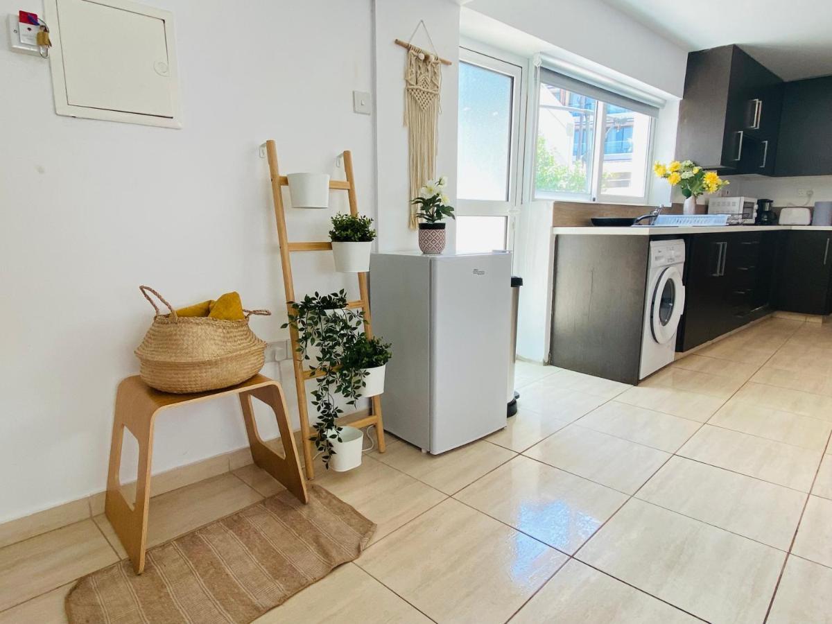 Serena'S 2-Br Apartment In Larnaca Exterior photo